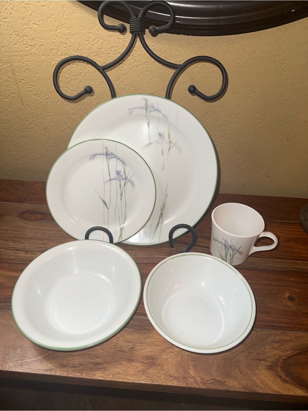 Retired Corelle Iris Pattern Dinnerware Set- - Picture 1 of 7